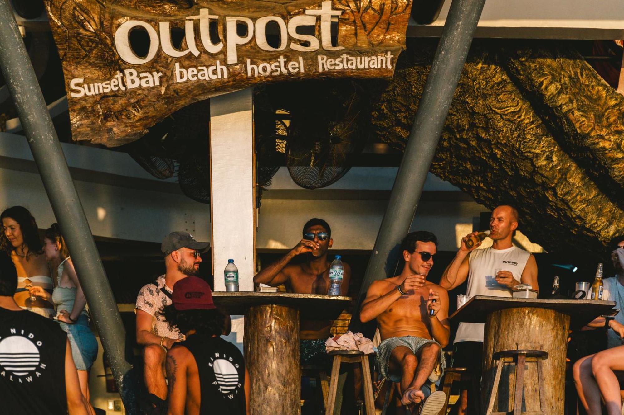 Outpost Beach Hostel Ель-Нідо Екстер'єр фото